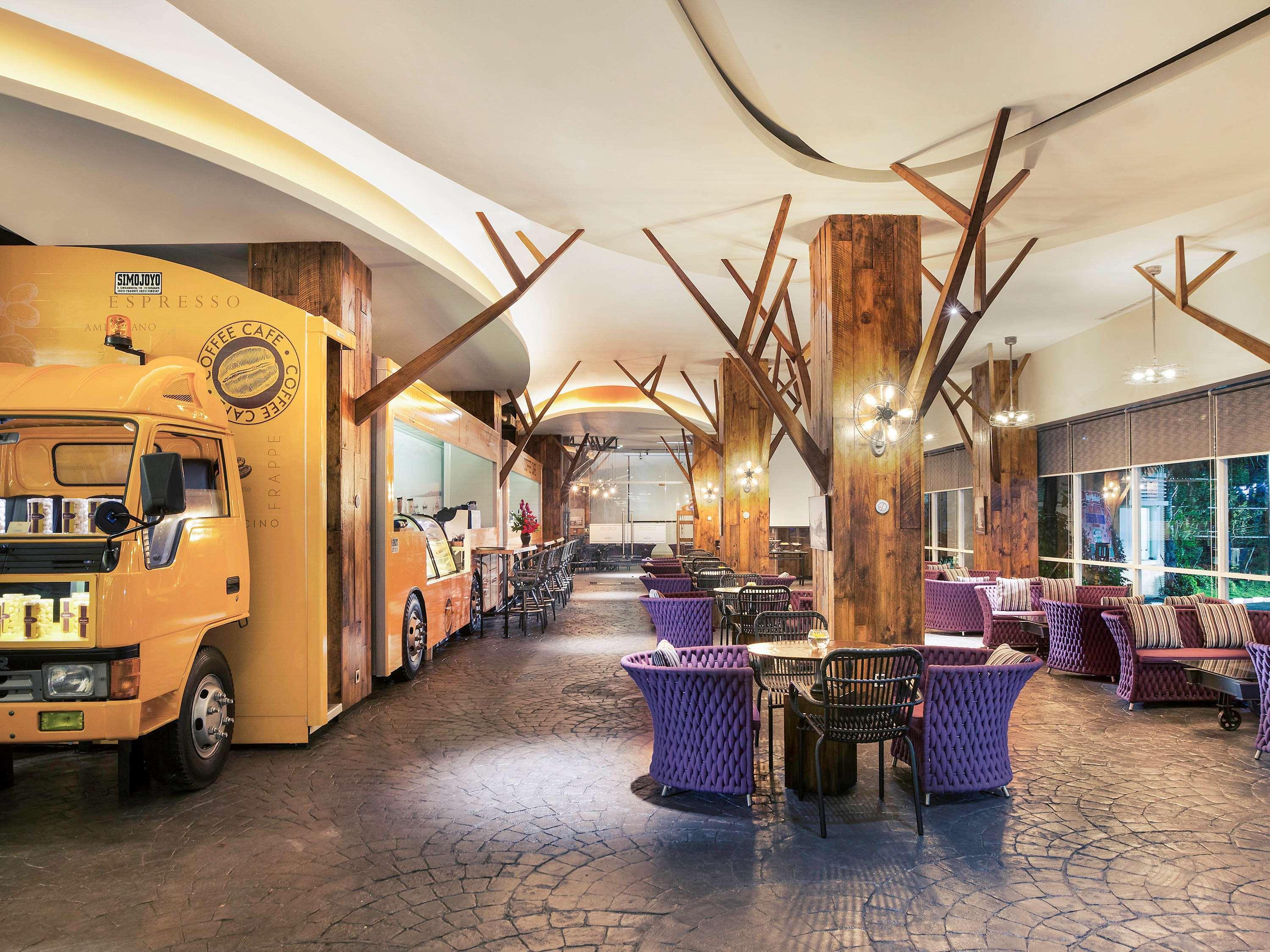 Mercure Surabaya Exterior photo