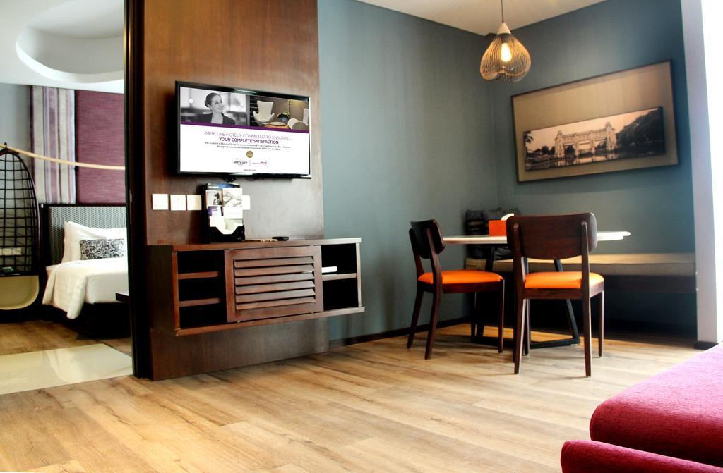 Mercure Surabaya Exterior photo