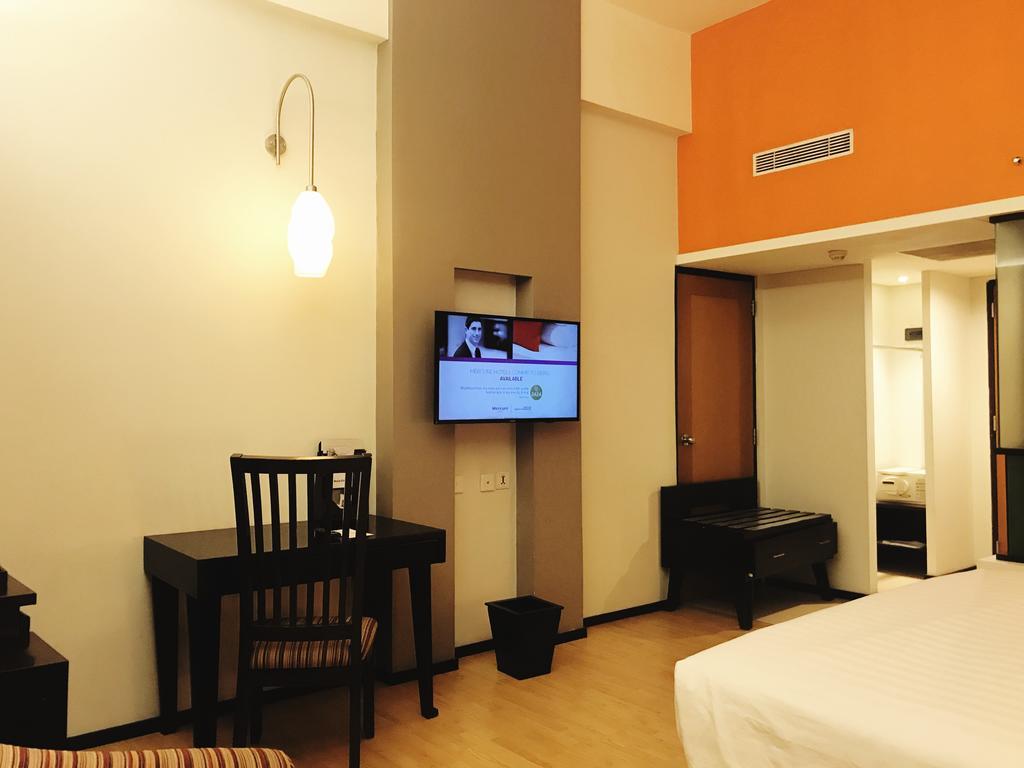 Mercure Surabaya Exterior photo